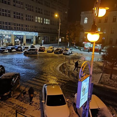 Апартаменти Трехкімнатні В Самому Центрі Для 6-Х Lviv Ngoại thất bức ảnh
